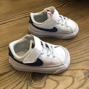 Size 4 toddler Nike court shoes